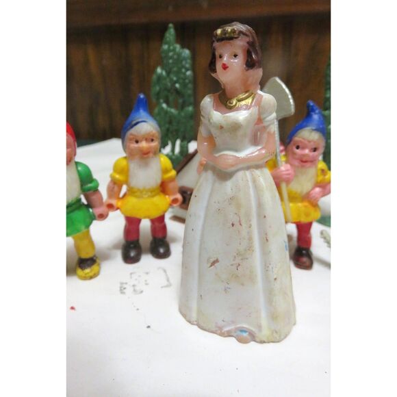 Vintage Cake Toppers SNOW WHITE & DWARFS plus House & Trees - Picture 3 of 5